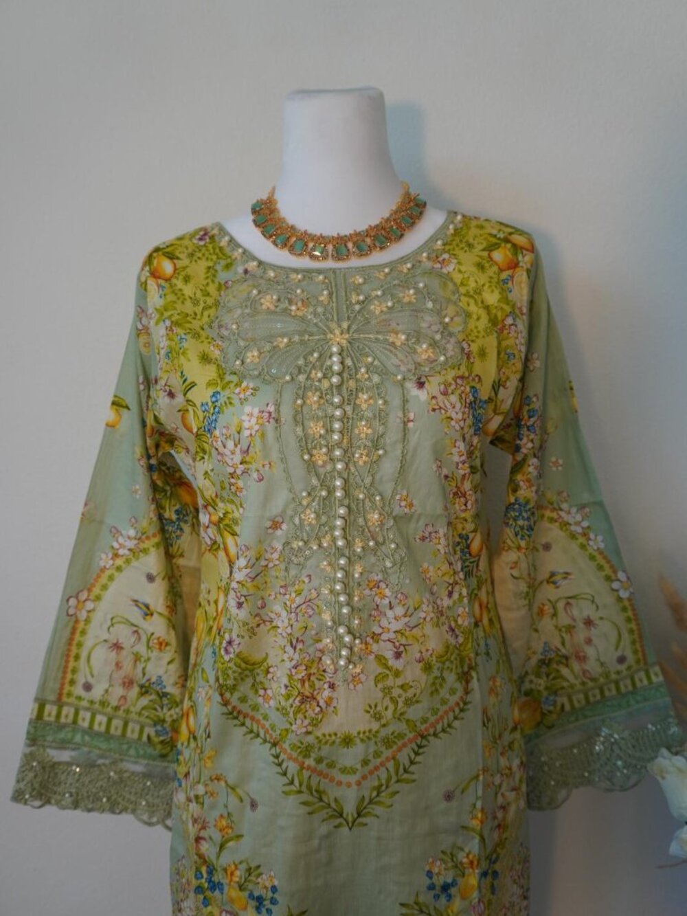 Spring Kurta Set - Picture 2 of 5